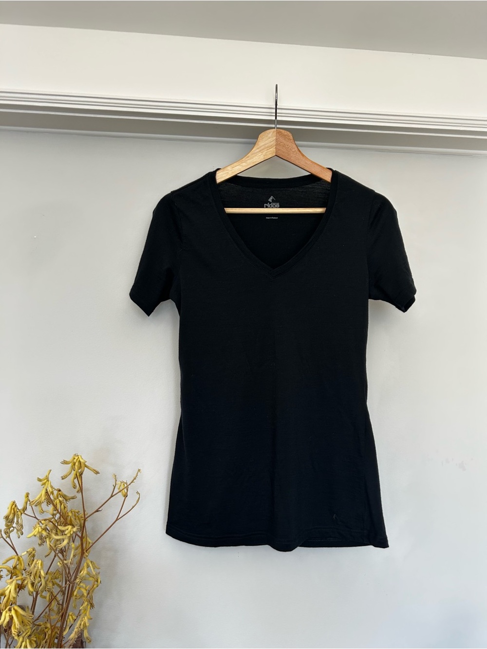 Ridge Merino Wander V-Neck T Shirt, Black, size XS